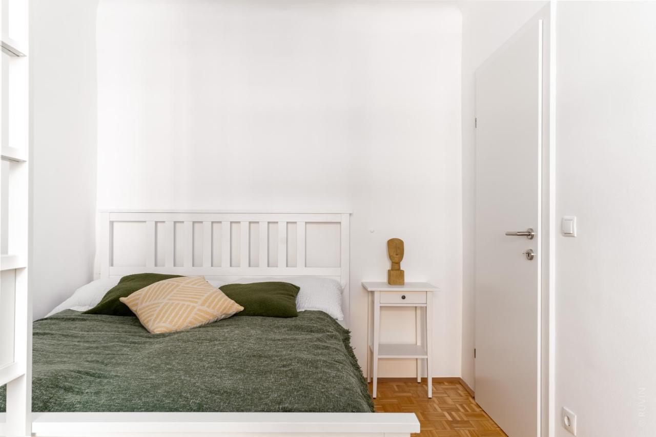 King Bed Home, 3 Bed Rooms, Perfect For Long Term Stay Вена Экстерьер фото