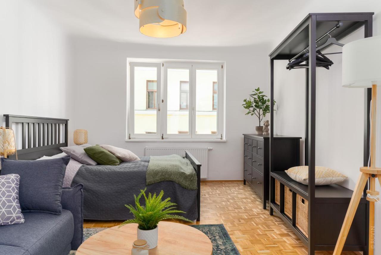 King Bed Home, 3 Bed Rooms, Perfect For Long Term Stay Вена Экстерьер фото